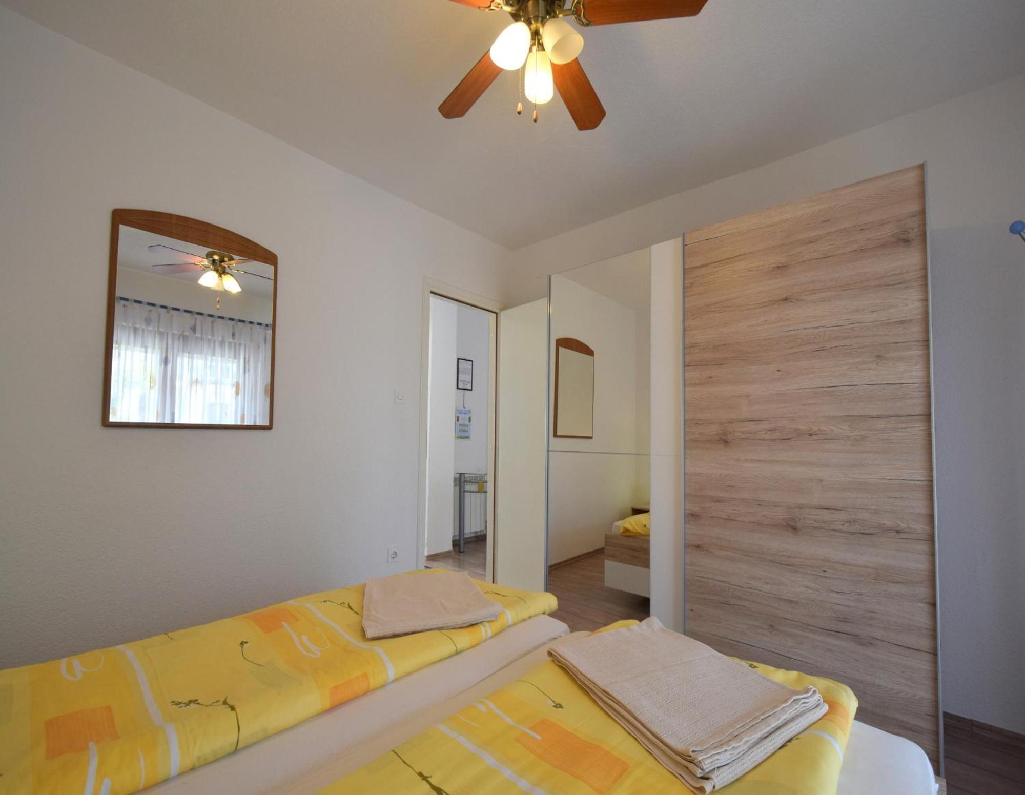 Apartments Martin Малинска Экстерьер фото