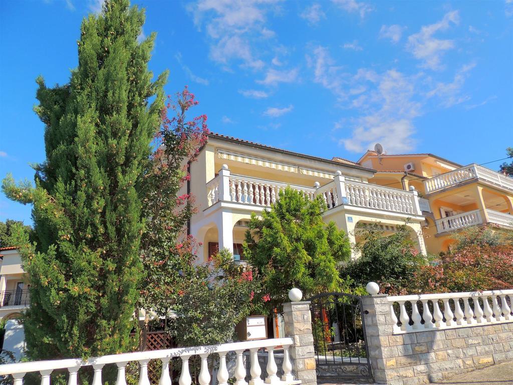 Apartments Martin Малинска Экстерьер фото